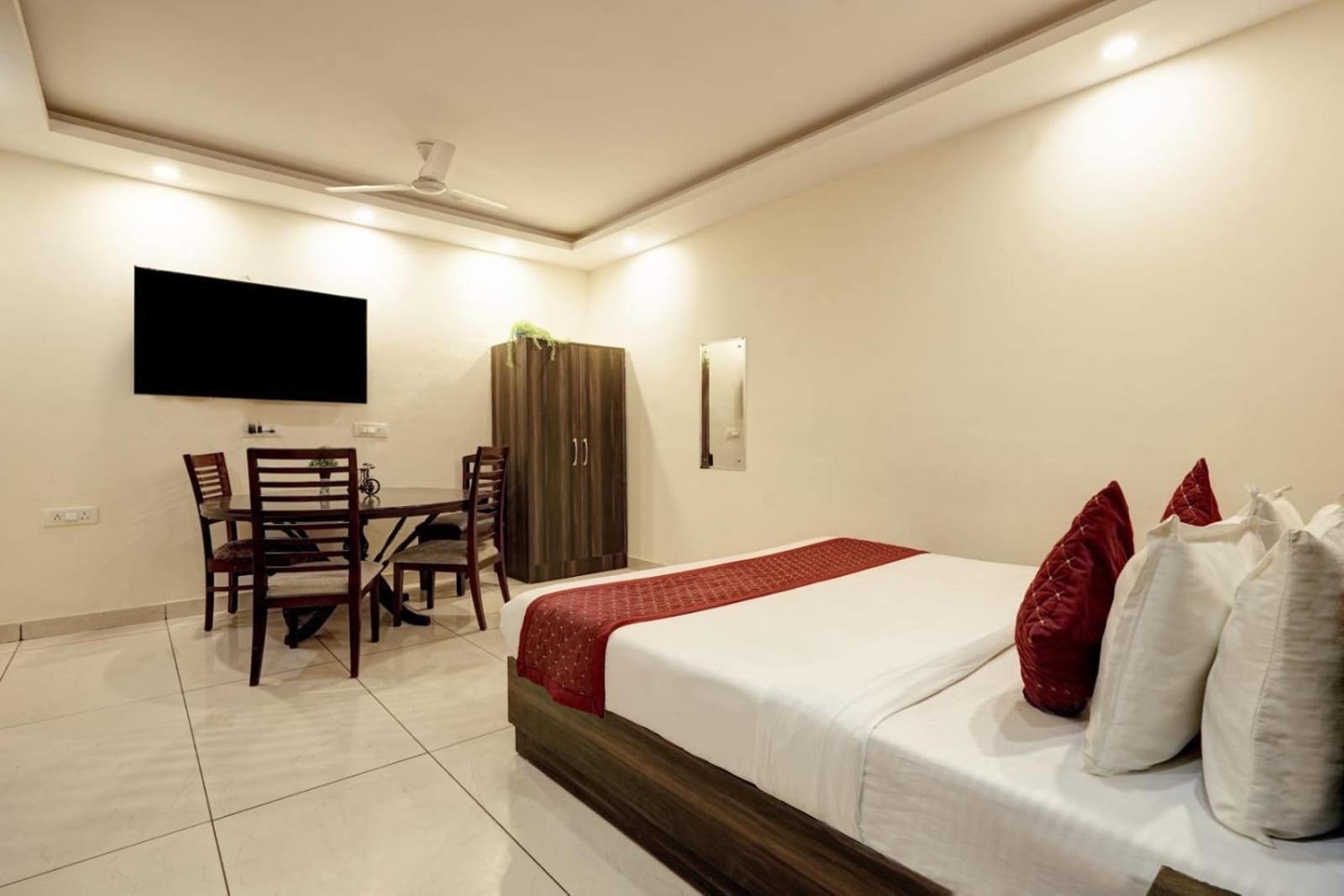 Hotel King Plaza Near Delhi Airport New Delhi Exteriör bild