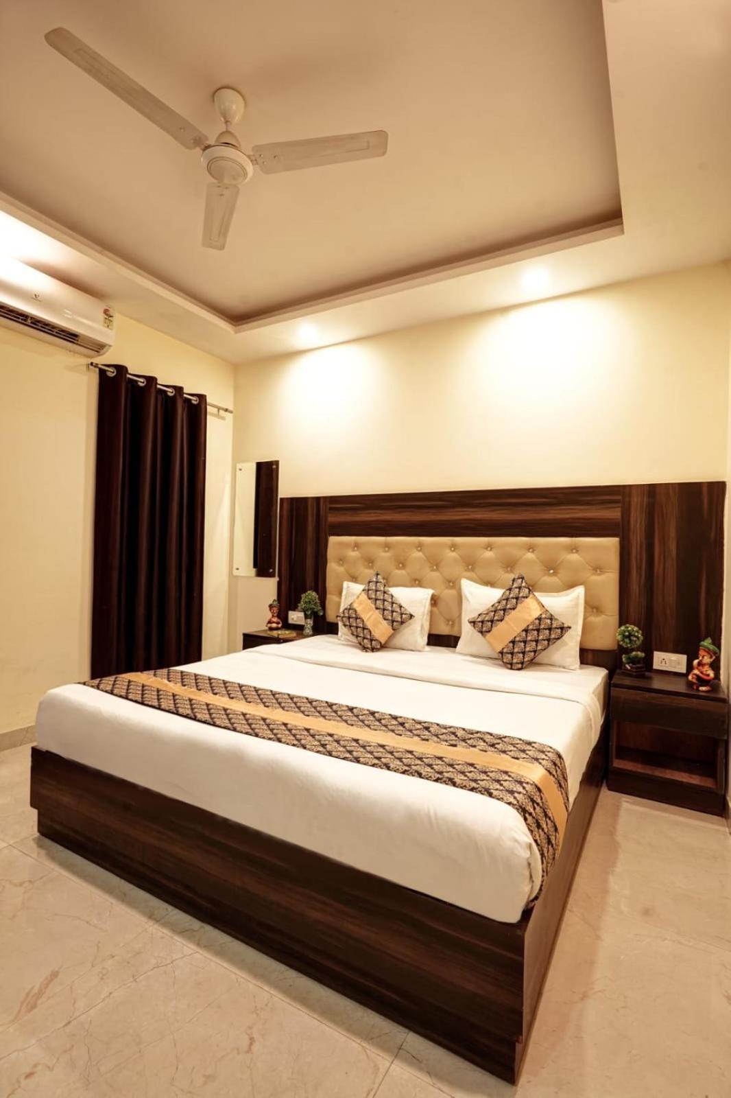 Hotel King Plaza Near Delhi Airport New Delhi Exteriör bild